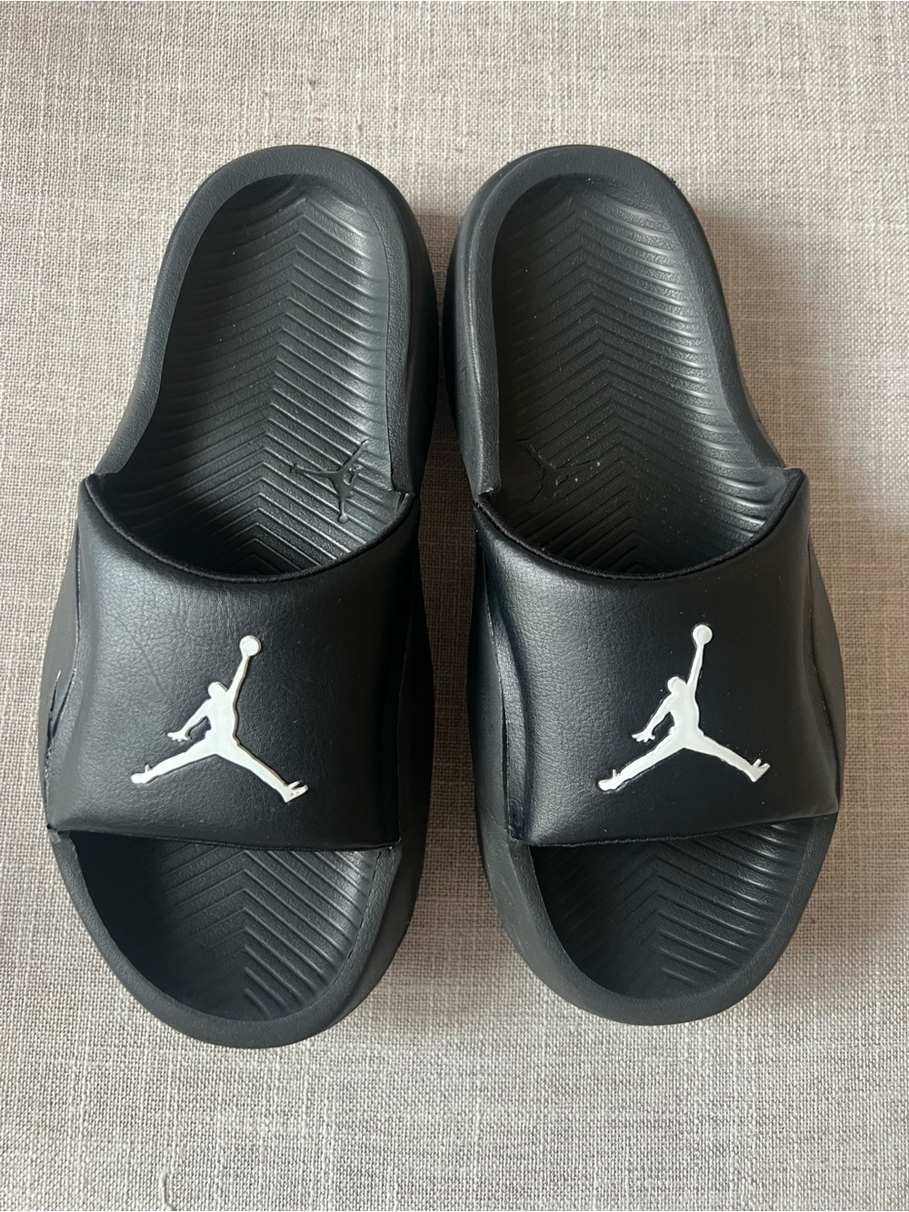 Jordan Black logo Slide Sandals, boys/kids 5, comfort athletic Athleisure sporty